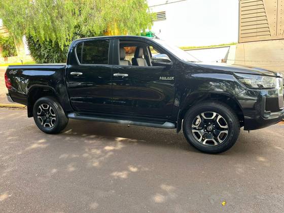 TOYOTA HILUX 2.8 D-4D TURBO DIESEL CD SRV 4X4 AUTOMÁTICO